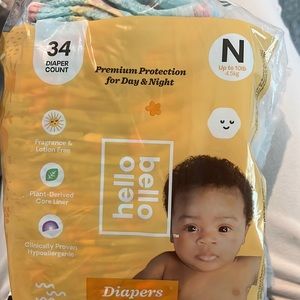 21 HELLO BELLO Diapers Newborn up to 10lbs